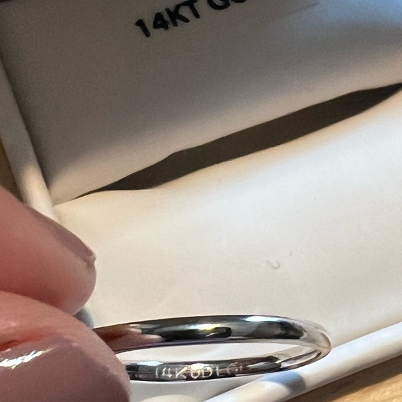 14KT Gold Ring - Picture 8 of 9